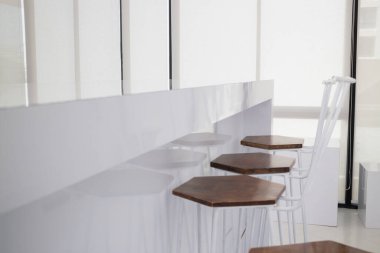 Beyaz, temiz, minimal restoran tarzı, stok fotoğrafı.