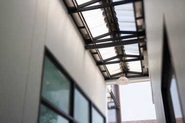 Minimum açık hava bahçesi beyaz dış görünüş, stok fotoğrafı