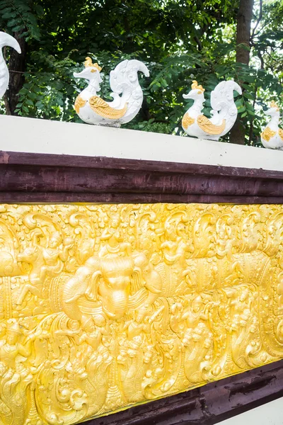 Muro de escultura em Chiang Mai, Tailândia — Fotografia de Stock