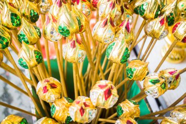 yapay renkli lotus tomurcukları grubu