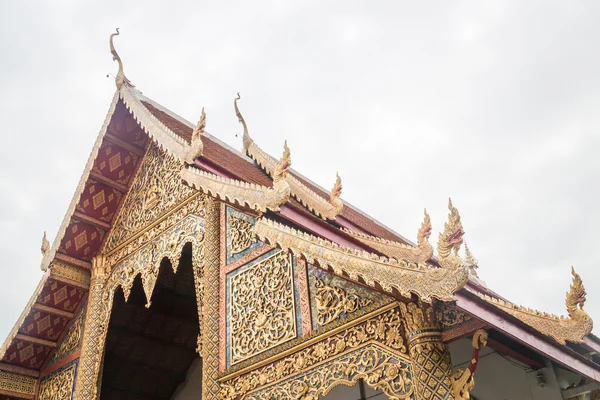 Arte do telhado do templo phra singha em Chiang Mai, Tailândia — Fotografia de Stock
