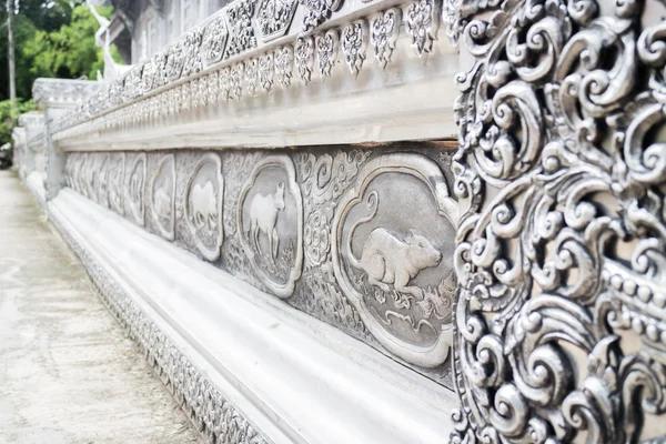 Marco de laca de plata del zodíaco tailandés de lanna en el templo Chiang Mai , —  Fotos de Stock