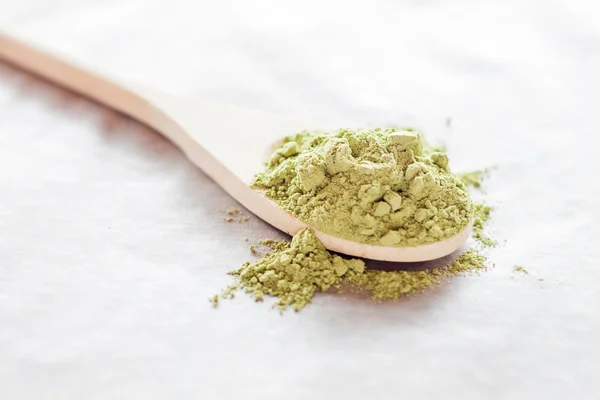 Cuchara de té verde en polvo — Foto de Stock