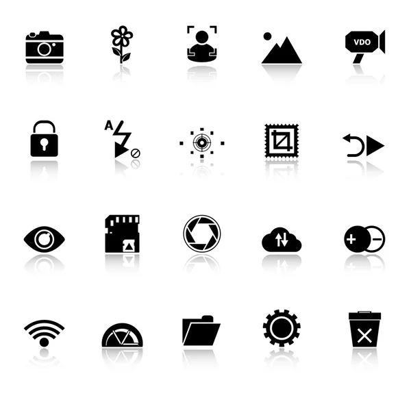 Ícones de sinal de fotografia com refletir sobre fundo branco — Vetor de Stock