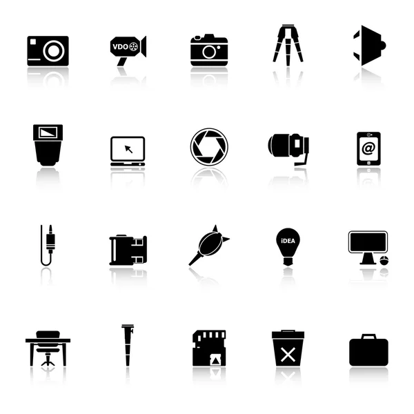 Photography related item icons with reflect on white background — Stock Vector