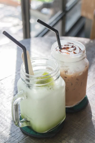 Ledový zelený čaj a moka caffe — Stock fotografie