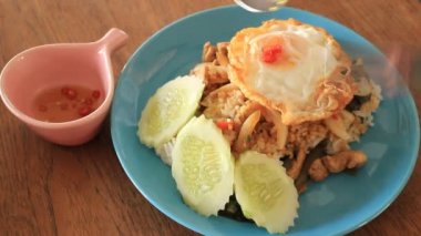 Basil Fried Rice ile domuz eti, stok Video sahip