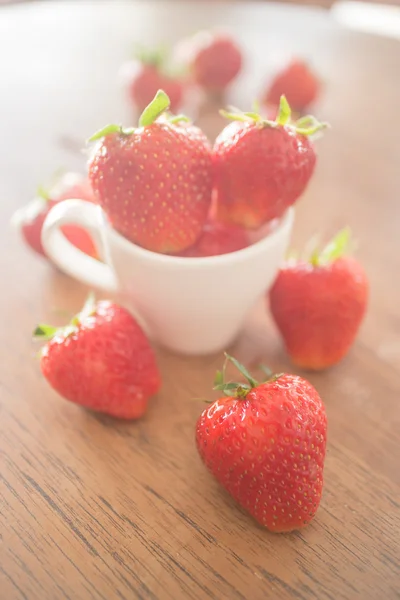 Fresh ripe strawberries on wooden background — Stock Photo, Image