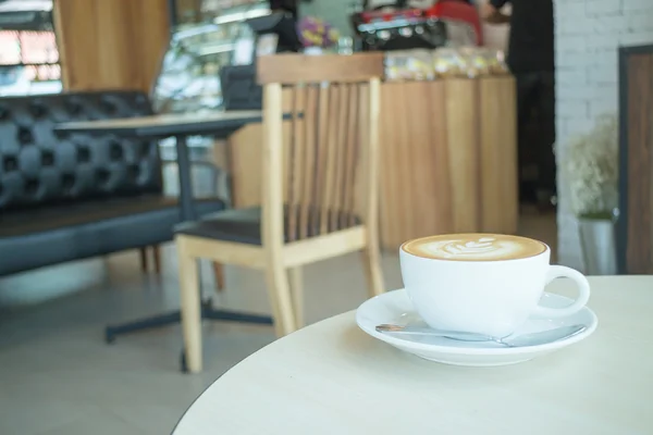 Filiżankę gorącej kawy latte — Zdjęcie stockowe