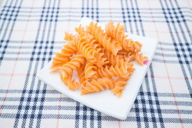 Düdük makarna yemekleri için hazırlamak