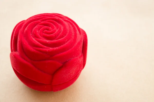 Rojo rosa terciopelo de caja de anillo — Foto de Stock