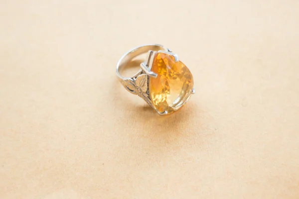 Yellow gem stone jewellery ring — Stock Photo, Image