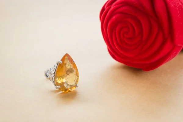 Beautiful gem stone classic jewellery ring — Stock Photo, Image