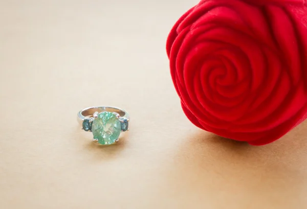Pedra de gema anel de jóias finas — Fotografia de Stock