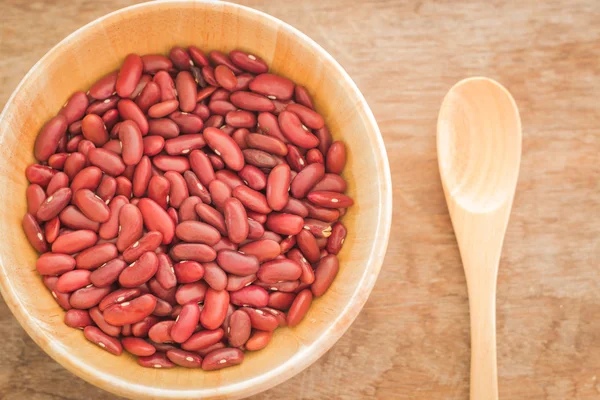 Raw red kidney bean in wooden bowl — Stock Photo, Image