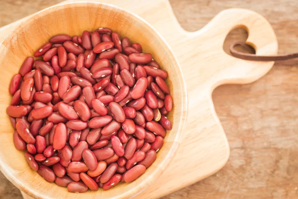 Raw red kidney bean in wooden bowl — Stock Photo, Image