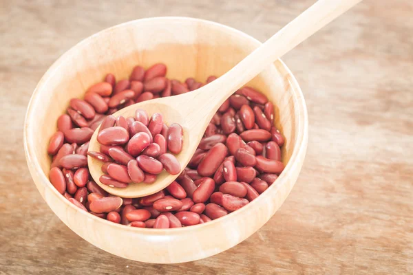 Raw red kidney bean in wooden bowl — Stock Photo, Image