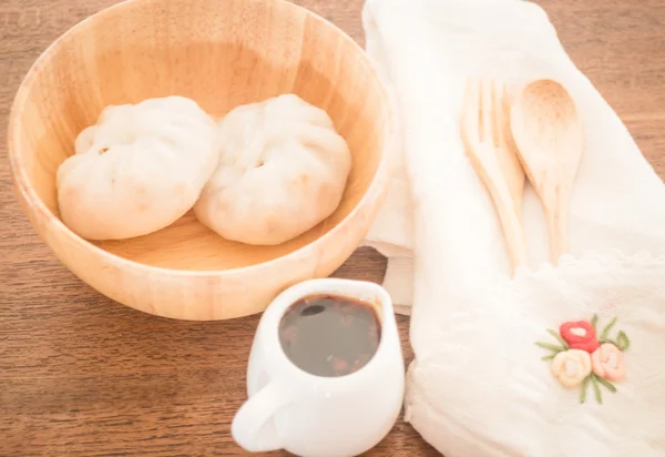 Steamed dumpling stuff on wooden bowl — Stock Photo, Image