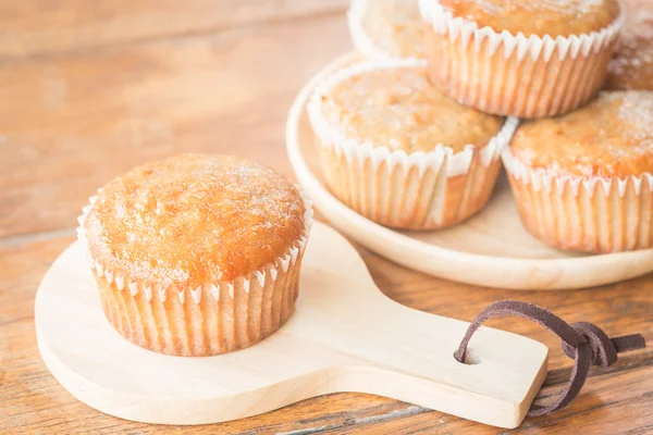 Homemade banana muffins on wooden plate — Stock Photo, Image