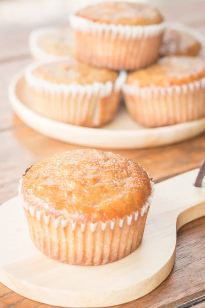 Homemade banana muffins on wooden plate — Stock Photo, Image