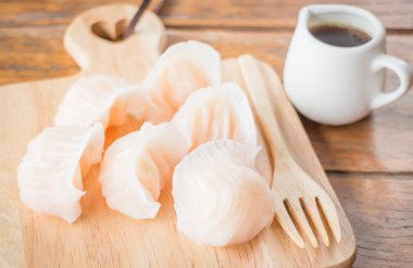 Çin har gao dim sum köfte ahşap plaka üzerinde