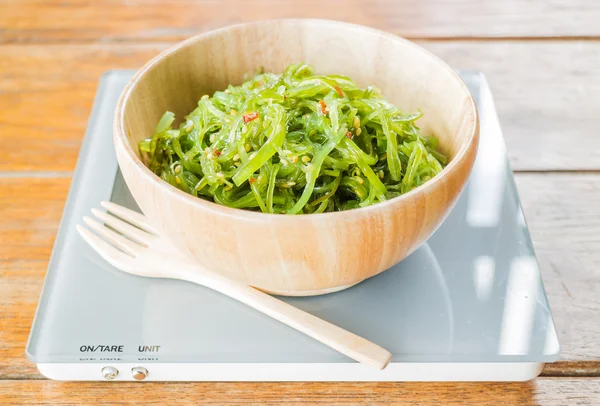 Deliciosa salada picante de algas frescas — Fotografia de Stock