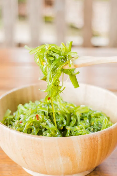 Deliciosa salada picante de algas frescas — Fotografia de Stock
