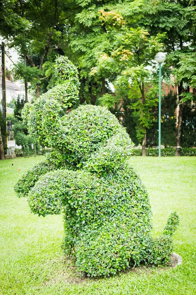 Animal elefante en forma de parque verde decorativo — Foto de Stock