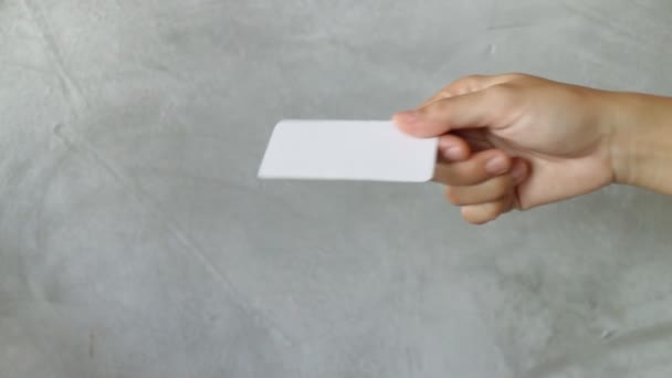 People shaking hands and changing name card — Stock Video