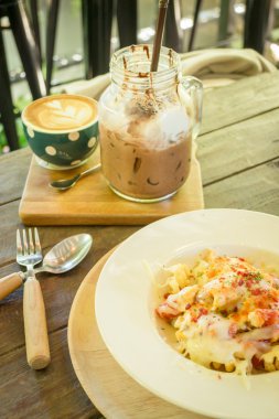 Patates gözleme peynir kahve ile Kahvaltı Seti