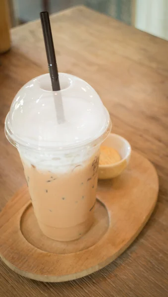 Eiskaffee-Mokka auf Holztisch — Stockfoto