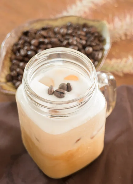 Caffè freddo fresco con latte — Foto Stock