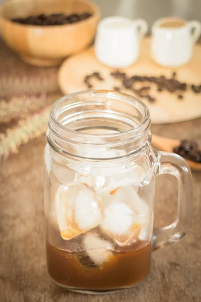 Preparación de vaso de café frío —  Fotos de Stock