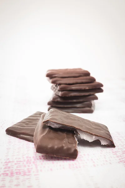 Stos kawałków czekolady miętowe — Zdjęcie stockowe