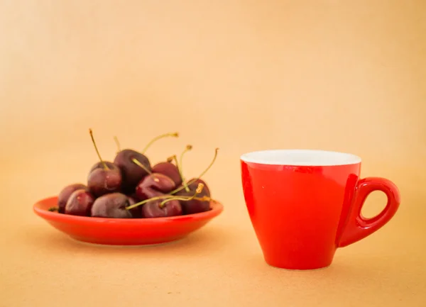 Beautiful breakfast of red coffee cup and cherries — Stock Photo, Image