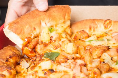 Ekstra peynirli pizza pan el