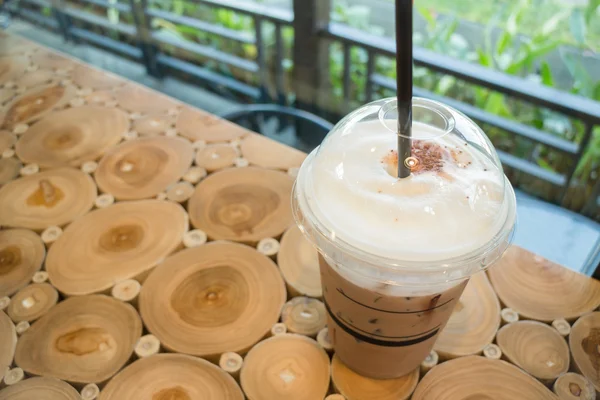 Koffie mokka in een kunststof glas — Stockfoto