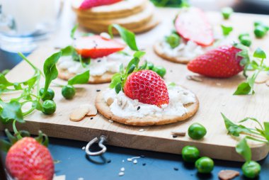 Taze yaz Snack sandviç süzme peynir çilek