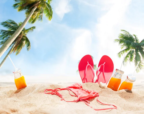 Strand Sand Accessoires Saft Bikini Hausschuhe Palme — Stockfoto
