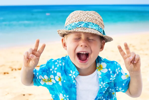 Enfant rit Vacances Vêtements Isolé Mer Naturelle — Photo