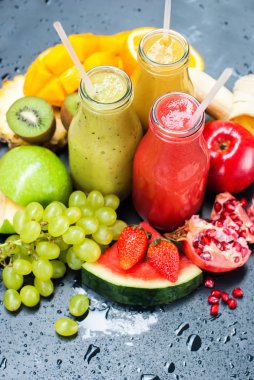 Renk tropikal meyve yüzlü siyah tablo