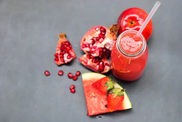 Home Feito Sucos Frescos Smoothie Dieta de Frutas Vermelhas — Fotografia de Stock
