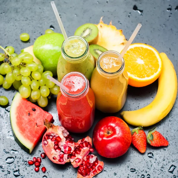 Juices Smoothie Red Green Orange Fruits Healthy — Stock Photo, Image