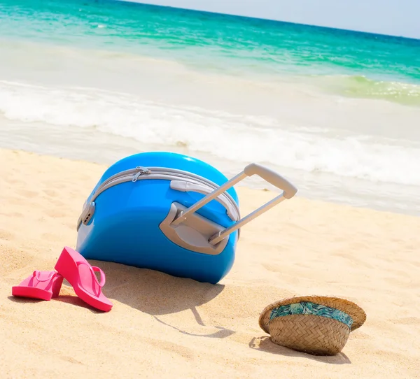 Holiday Accessories Suitcase Hat Slipper Beach Sea — Stock Photo, Image