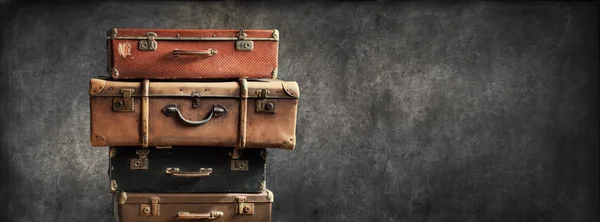 Vintage stos starożytnych walizki projekt koncepcji podróży — Zdjęcie stockowe