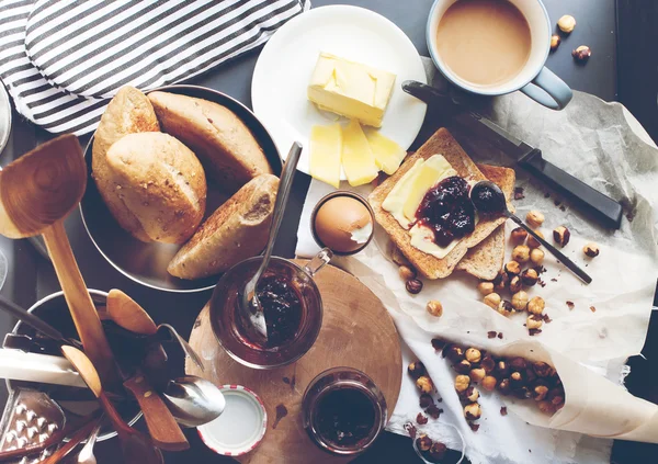 表早餐鸡蛋茶覆盆子果酱调色 Instagram — 图库照片