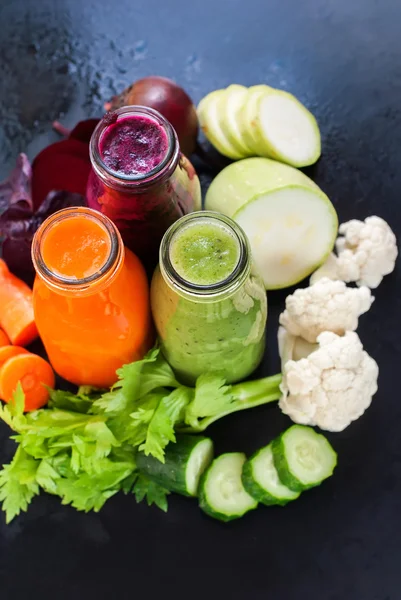 Frische Saft Smoothie Farbe Gemüse Flaschen — Stockfoto