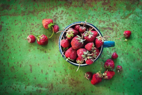 Jardín de fresas Copa rústica Comida de verano —  Fotos de Stock