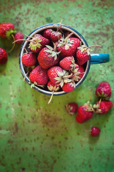 Jardín de fresas Copa rústica Comida de verano —  Fotos de Stock
