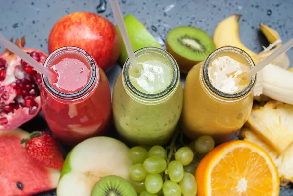 Smoothie Kırmızı Yeşil Sarı Tropikal Meyveler Top View